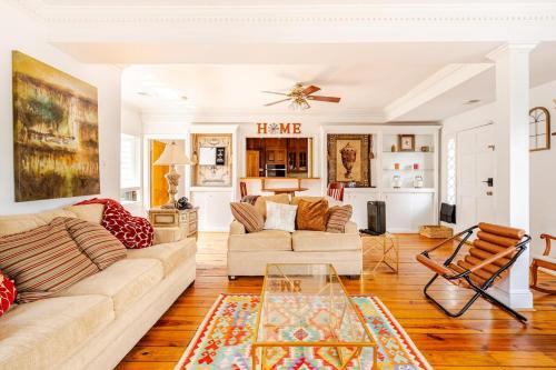The Hideout in Historic Occoquan, Short Drive To DC