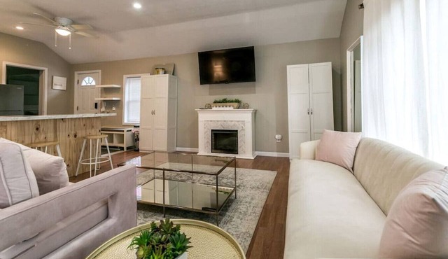 The Lilly Pad Charming 1BR Walk to Sylvan Beach