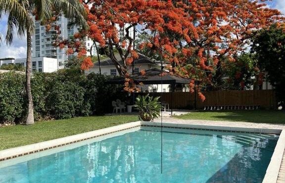 The Mansion on the River rents 1 week minimum
