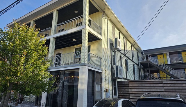 The Sunflower, Family Fun in the Sun 2 minute walk to the boardwalk and beach.