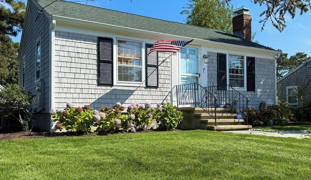 The Tinker Bell By The Sea ~ Charming 2-bedroom house in Dennisport w/AC