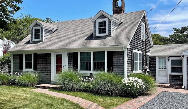 The Whale's Tail Cottage- A Retreat With Charm and Comfort to Spare! RPAM016