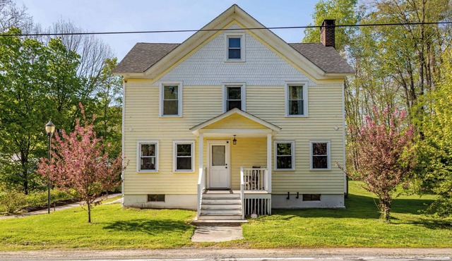 The Yellow House: 5BR Farmhouse | Catskills | Fireplace + Open Plan