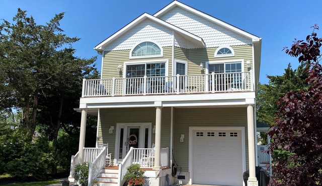This charming and spacious home comfortably accommodates 8 people with plenty of room for everyone.