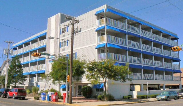 This rental property is only 1 1/2 blocks from the beach and Boardwalk/Pool & more.