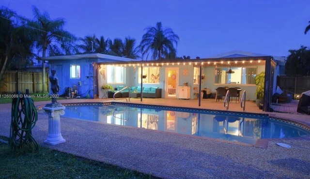 This villa is a 5 bedroom(s), 3 bathrooms, located in Oakland Park, FL.