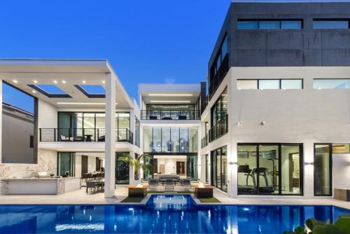 Three Story Waterfront Villa with Basketball and Mini Golf