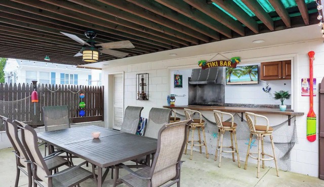 Tiki Bar | Fast WIFI | Pro Cleaned | Linens+Towels