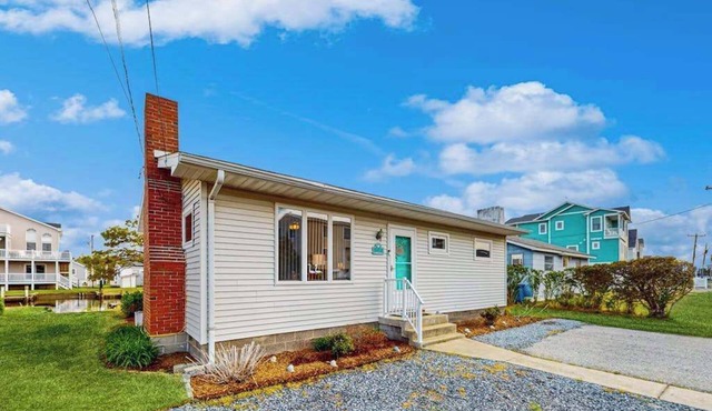 Town of South Bethany waterfront home with boat ramp - 5-min walk to beach