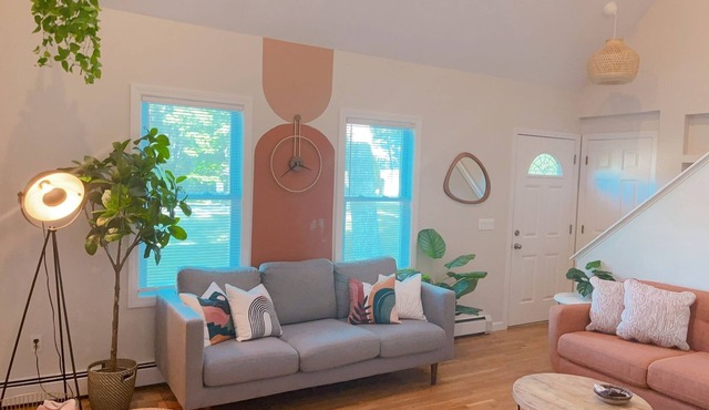 Tranquil Cape getaway 4BD 2BA with AC, Family and Pet Friendly!