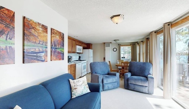 Tranquil lakefront cottage with private beach, boat slip & fishing kayak access