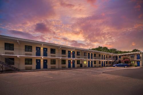 Travelodge by Wyndham Norfolk Airport