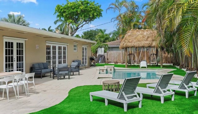 Tropical hideaway | private pool | tiki | beach