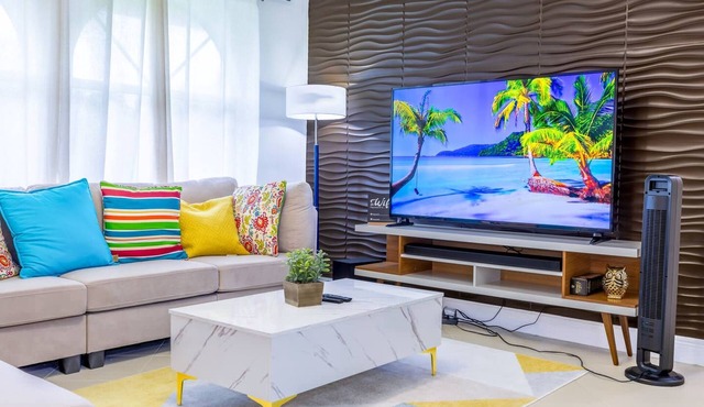 Tropical house Pool Table, Jacuzzi, Nearby Beach