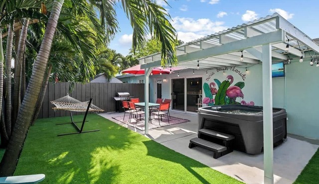 Tropical spa! Hot tub, ping pong table, 5min to Beach, airport, & downtown!