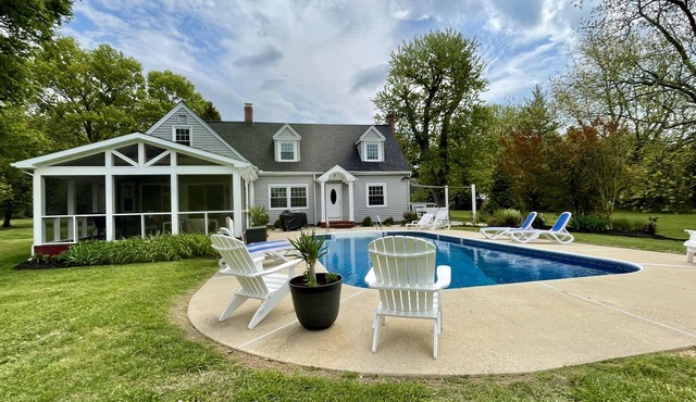 Tuckaway Cove. Book your fall get away now. New kitchen 2025