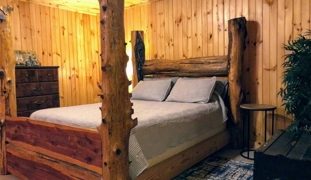 Twisted Vines – Tiny Home Getaway Near Watauga Lake, Summer Adventure Awaits