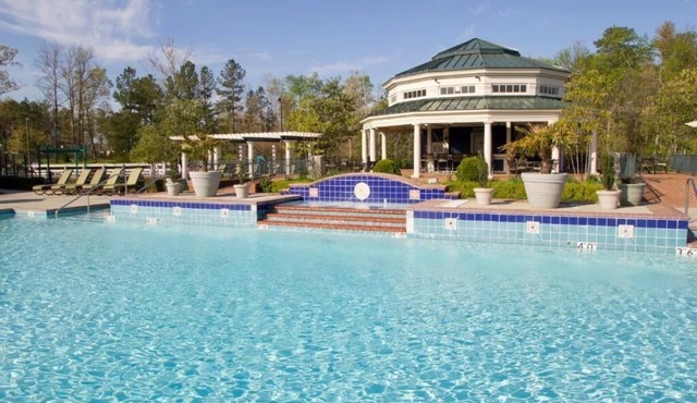 Ultimate Family Escape with Pools, Mini Golf & Sports Courts l 2 Spacious Rooms