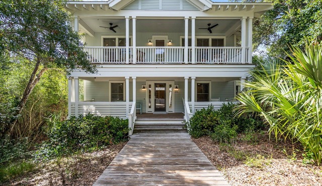 Ultimate Outdoor Living w/5 Porches 4 BR 4.5 BA Light & Bright BHI & Shoals