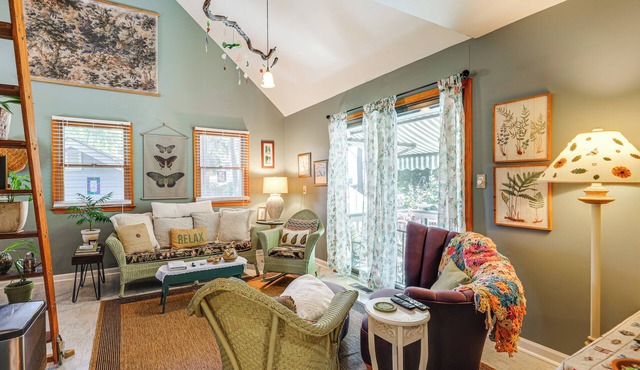 Unique & Artistic Retreat Near Rehoboth Beach!