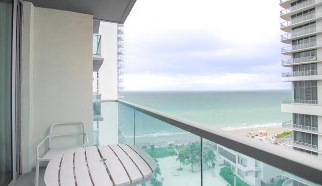 Unique Ocean View Apartment by Miami Te Espera - Hallandale Beach 15L