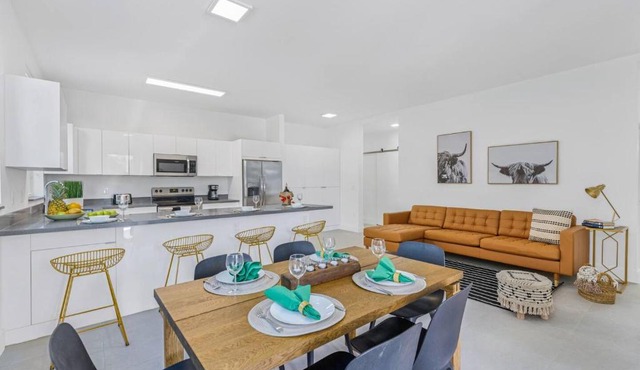 Up to 16 guests! Modern house near Wynwood