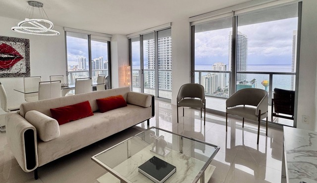 Upscale 3-BR Condo in Beachwalk Resort, Miami Luxury