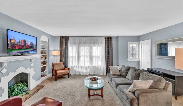 Upscale 3BR Retreat – Quiet North Buffalo Location