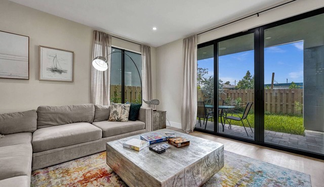 Upscale 4 Bdrm Retreat - Mins to Las Olas Beach