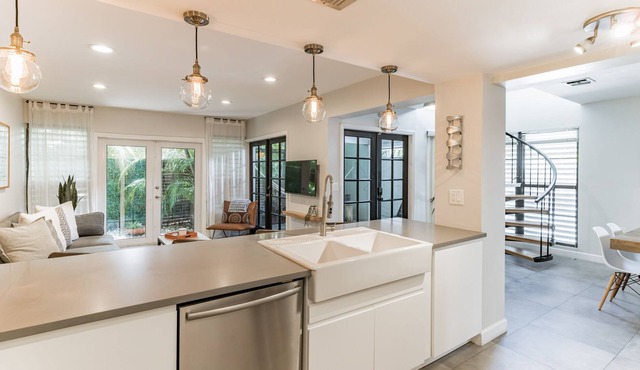 Urban Chic Villa.. Experience Home Away From Home in the Heart of Coconut Grove