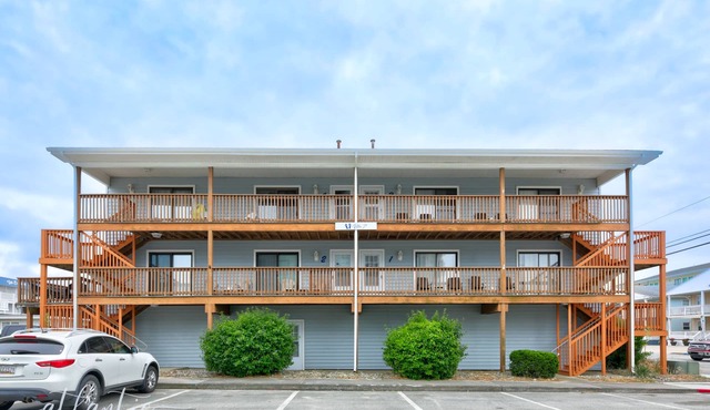 V73 - Beautiful 3BR/2BA Ocean View! Pet-Friendly! Just one bldg from the beach!