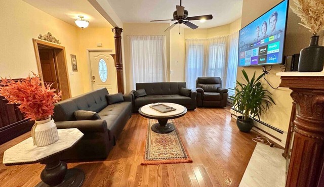 Very Spacious 4 Bedroom & 4 baths Niagara Falls
