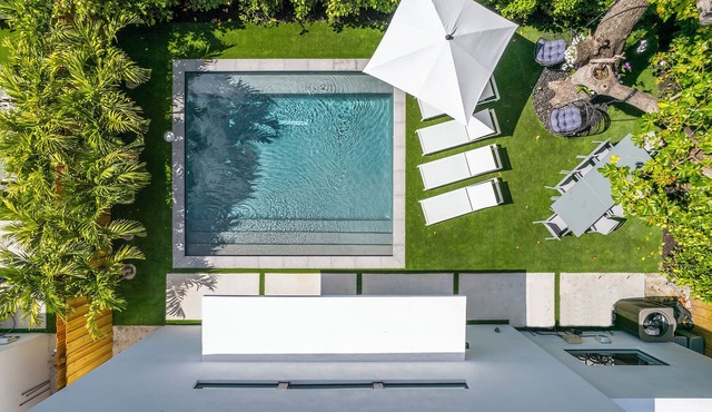 Villa Moderno Stylish 5BR Retreat Design District