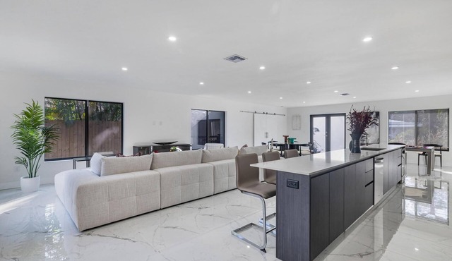 Villa RendezVous- Stunning 4BDR with Pool, by VIAC