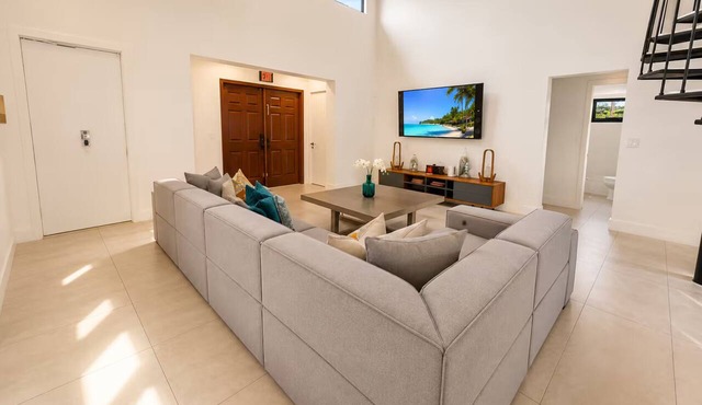 Villa Serenova, Spacious 4BR Oasis with Private Pool