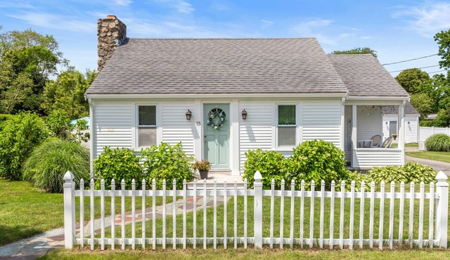 Village of Centerville.Beach Pass.Dog Friendly.1 Mile to Craigville Beach