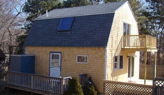 Vineyard Haven Guest House - Sleeps 4, A/C, Walk to Town