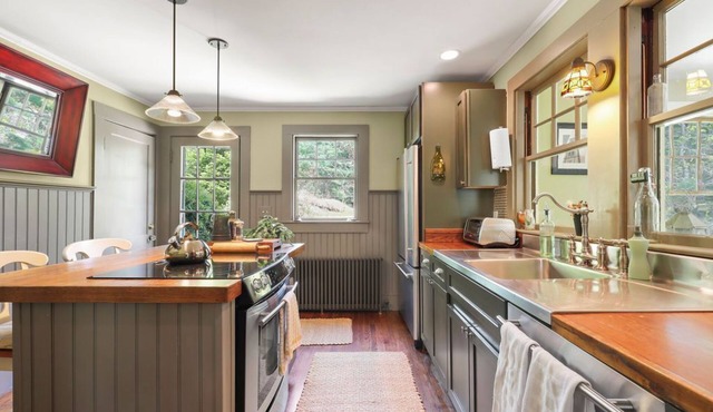 Vintage Cape Cod Gem Close to Beach & Trails