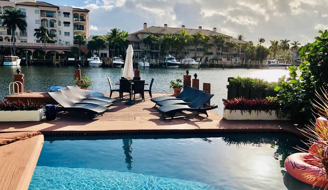 VOTED BEST FORT LAUDERDALE LOCATION! WALK TO SHOPS, RESTURAUNTS, & BEACH.