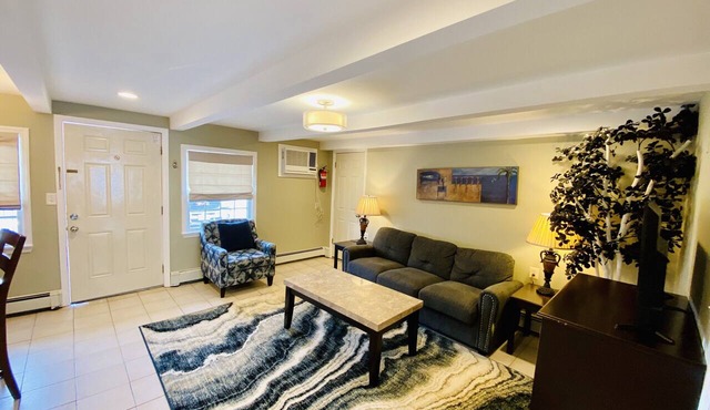VRBO PREMIER HOST LISTING - 2 BR BEACH SUITE #5 TWO POOLS. Full Kit & Liv Rm