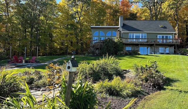 VRFLX Canandaigua View | Pool & Hot Tub