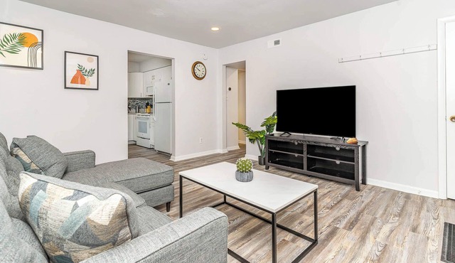 Wake Forest Bungalow - Suite B