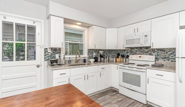 Wake Forest Bungalow - Suite B