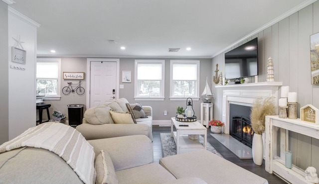 Walk to Beach: Dennis Family Cottage w/Deck!