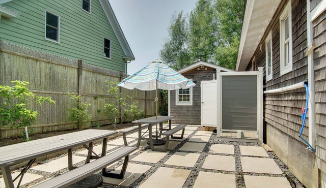 Walk to Beach! Oak Bluffs Home & Studio