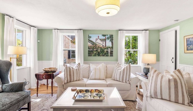 Walk to Dennis Pond, Short Drive to Beach, AC!
