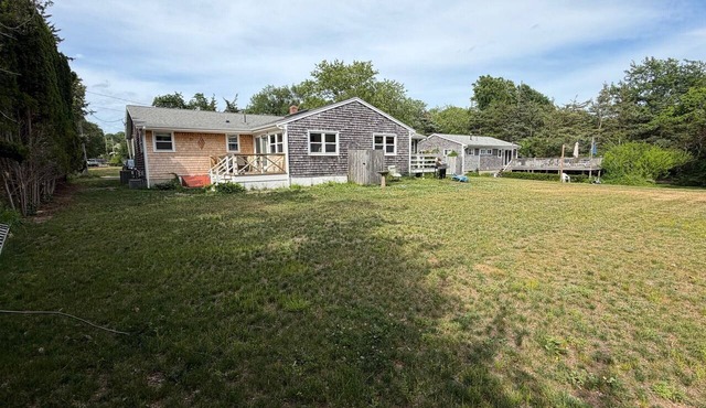 Walk to Mayflower Beach 2-bedroom house in fantastic Dennis with AC and charm