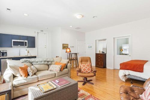 Walk to Navy Stadium Private Studio w Parking