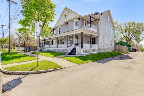 Walk to Niagara Falls! Family Home w/Yard
