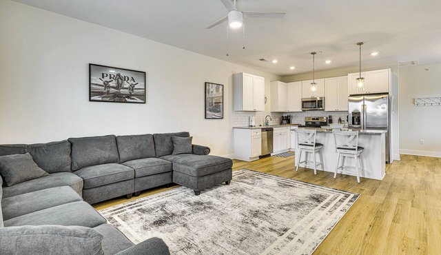 Walk to Riverfront District: Bright Wilmington Apt